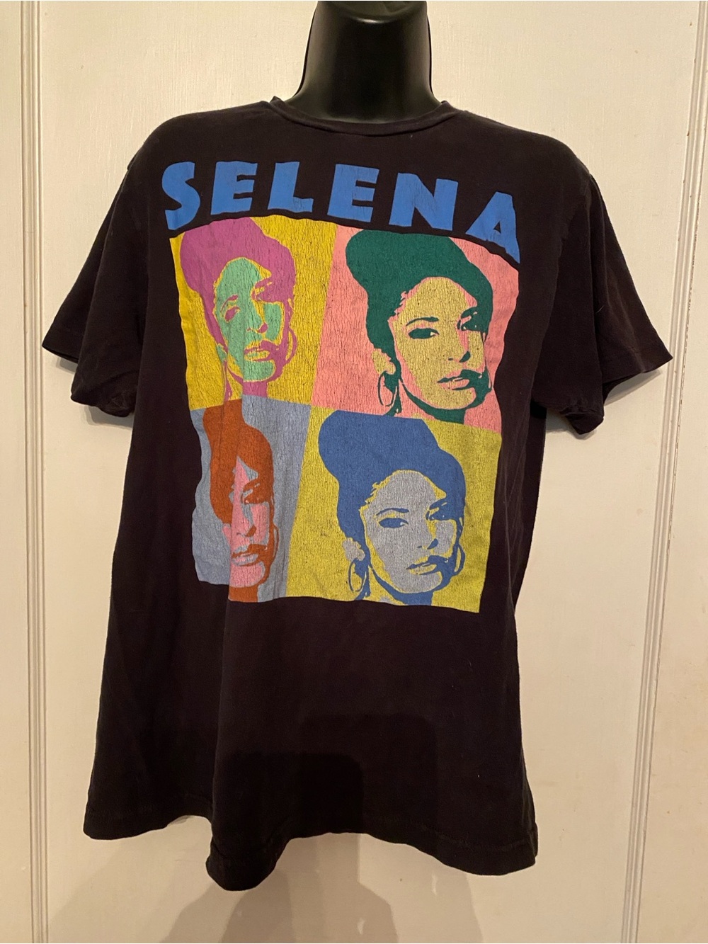 V! Selena t-shirt size M in pre-owned condition for collection